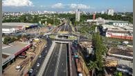 A inauguração do novo viaduto do Trevo do Catuaí estabelece uma nova fase para a mobilidade e o desenvolvimento econômico de Maringá. Com investimento de R$ 50 milhões do governo estadual, a obra elimina gargalos viários, conecta importantes rodovias e fortalece o entorno como um dos principais corredores logísticos e comerciais do Norte do Paraná, beneficiando empreendedores, consumidores e empresas, como o VemKiTem Atacarejo.