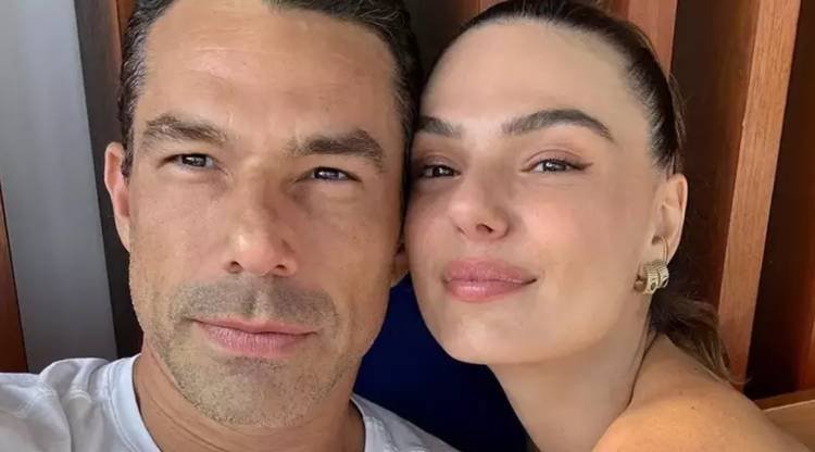 Isis Valverde se enrola em italiano e passa aperto em lua de mel na It�lia
