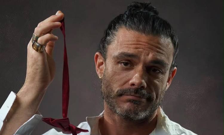 Kiko Pissolato se emociona ao relembrar Maciel Pereira em trama da Globo