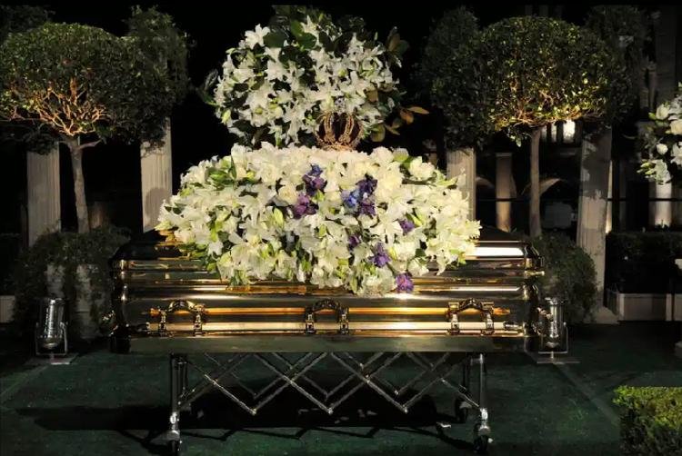O atributo alt desta imagem está vazio. O nome do arquivo é coffin.png