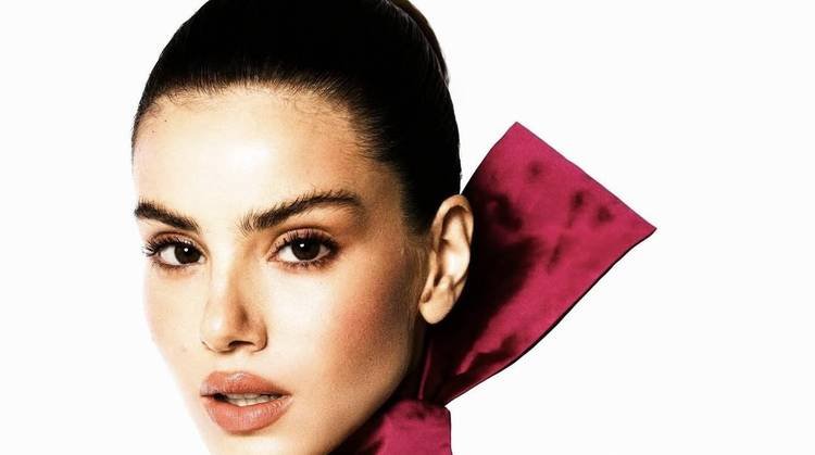 Camila Queiroz desmente rumor e confirma convite de Walcyr Carrasco; saiba