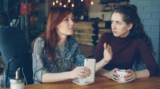 Desviar o olhar durante uma conversa pode revelar mais do que você imagina