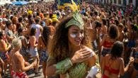 Descubra como proteger a pele do sol, glitter e maquiagem sem abrir mão da diversão e da festa
