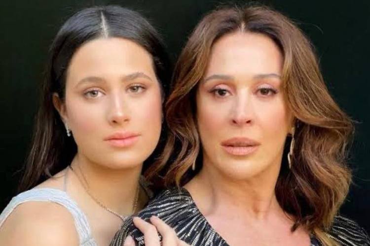 M�e e filha na foto