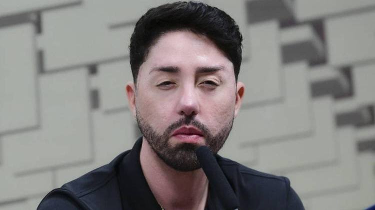 Rico Melquiades surpreendeu ao surgir com um novo procedimento est�tico na web