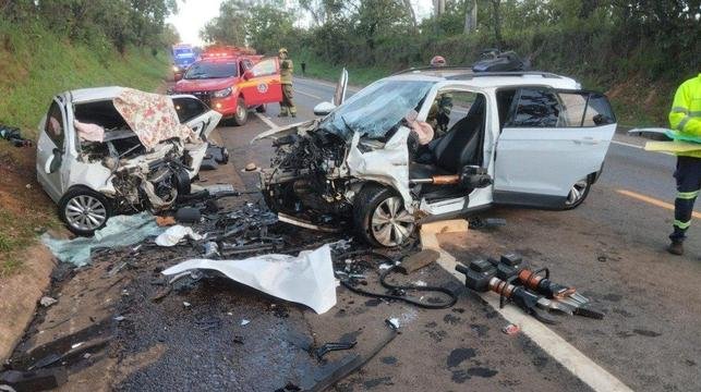 MG: acidente na 040 deixa fam�lia morta e v�timas em estado grav�ssimo - foto: Divulga��o/PRF