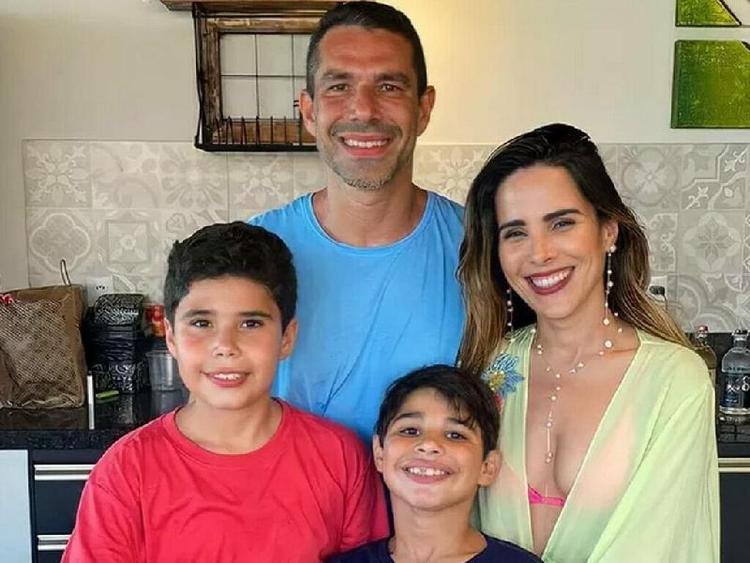Wanessa Camargo e Marcus Buaiz com os dois filhos