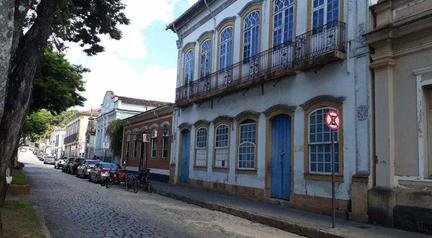 Inc�ndio atinge restaurante em centro hist�rico de MG