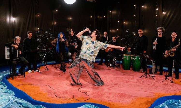 Faixas do �lbum de Al� invadem a r�dio e dominam as telonas; saiba 